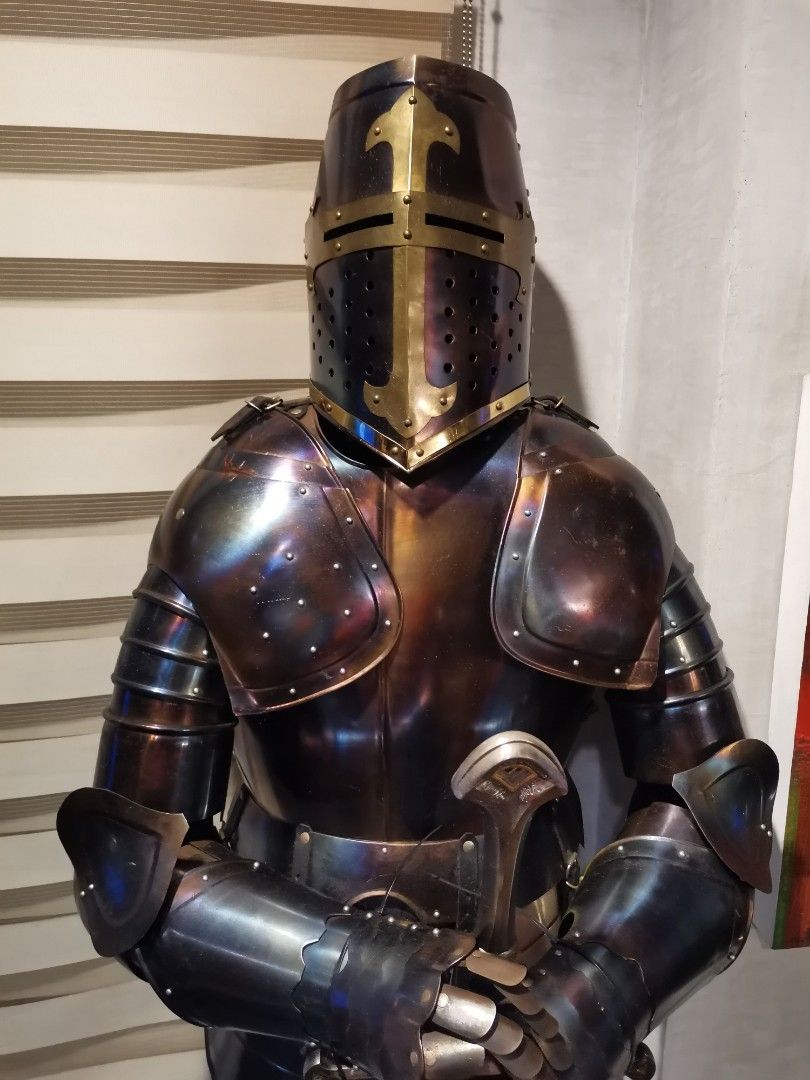 Black Knight Armor 1/1 scale with base (Category: Figurines & Statues) located in Antipolo. Submitted by noblehawk.82e609 (Listing ID 1336997364, Image 3). Description: Selling as it is no box. Comes with a stainless steel blunt long sword. Shipping buyer shoulders Lalamove for Metro Manila Apcargo for Provincial Mop Gcash or BPI Online only. ➡️for fellow POSITIVE REVIEW MEMBERS here you may pick it up, dm we can schedule. ➡️No reviews no problem