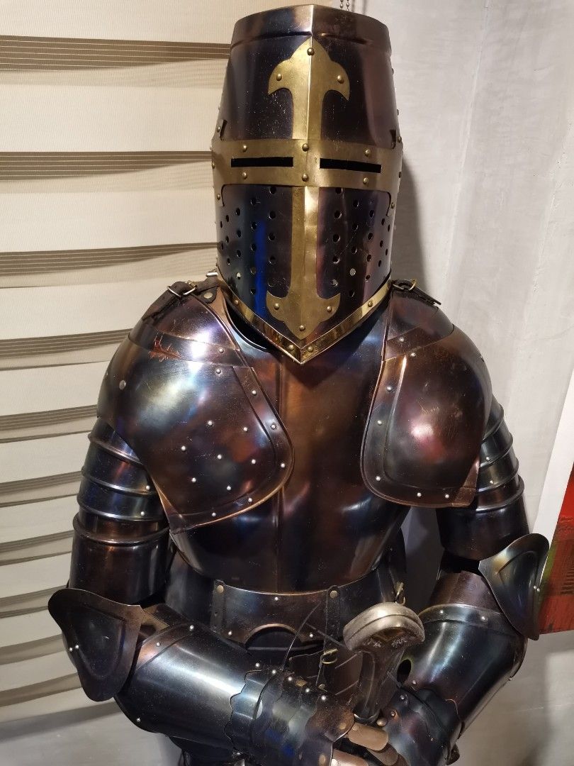 Black Knight Armor 1/1 scale with base (Category: Figurines & Statues) located in Antipolo. Submitted by noblehawk.82e609 (Listing ID 1336997364, Image 2). Description: Selling as it is no box. Comes with a stainless steel blunt long sword. Shipping buyer shoulders Lalamove for Metro Manila Apcargo for Provincial Mop Gcash or BPI Online only. ➡️for fellow POSITIVE REVIEW MEMBERS here you may pick it up, dm we can schedule. ➡️No reviews no problem