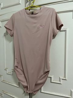 (Category: ) located in . Submitted by shopmyclosette_ (Listing ID 1337040909, Image 1). Description: .