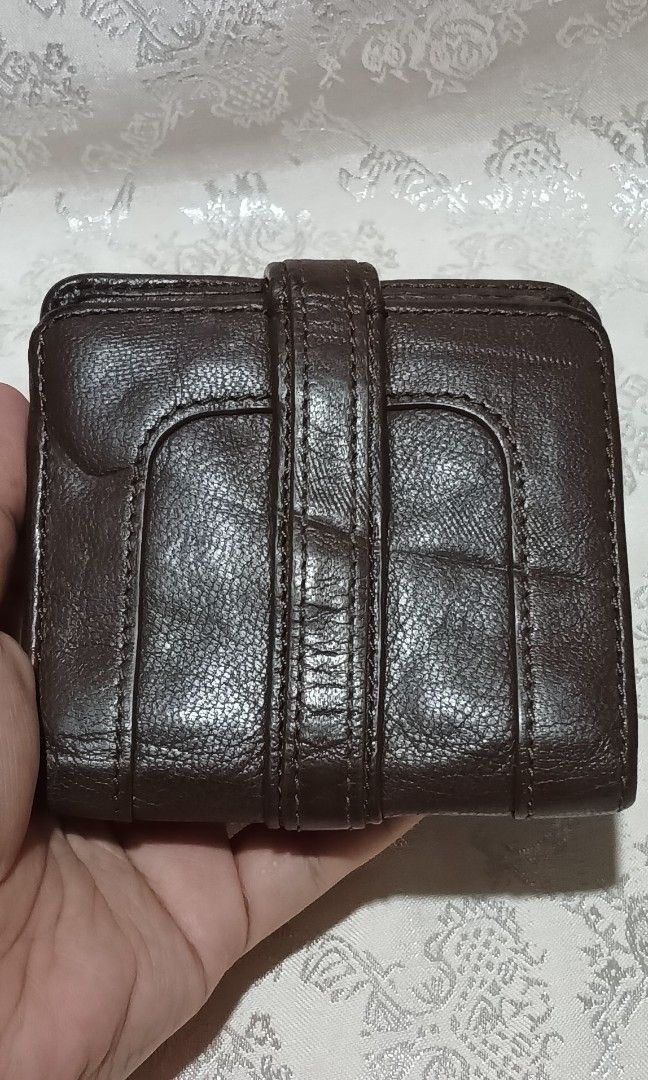 ✨️Branded short wallet [fix price]✨️ (Category: Luxury Bags & Wallets) located in Rizal. Submitted by ilovebagsph17 (Listing ID 1337030817, Image 2). Description: *Japan Source *BRANDED *genuine leather *no flaws *normal signs of wear ✨️🇯🇵ukay✨️ ⚠️AUTHENTICITY NOT GAURANTEED❗️❗️❗️ ⚠️BAWAL po sa MASELAN or MAARTE❗️❗️❗️Please Manage expectation all are PRELOVED not Brand New ⚠️PLEASE BE A RESPONSIBLE BUYER ⚠️NO RUSH SHIPPING❗️❗️❗️Once you Confirm