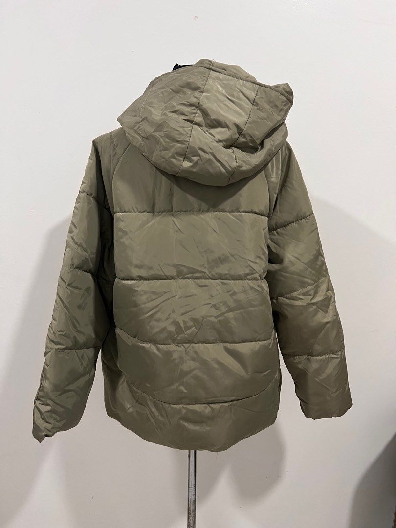 Brandnew Shein Puffer Jacket (Dark Greenish) (Category: Coats, Jackets and Outerwear) located in Rizal. Submitted by ecrystalsph (Listing ID 1337043952, Image 3). Description: 📍Size: can fit up to L-XL Shoulders: 19 inches Bust: 50 inches Length: 28 inches 📍Click each photo to see the details 📍No return, no exchange 📍Color may vary due to lighting 𝙼𝙾𝙳𝙴 𝙾𝙵 𝙿𝙰𝚈𝙼𝙴𝙽𝚃: Bank Method or GCash 📍Rizal .