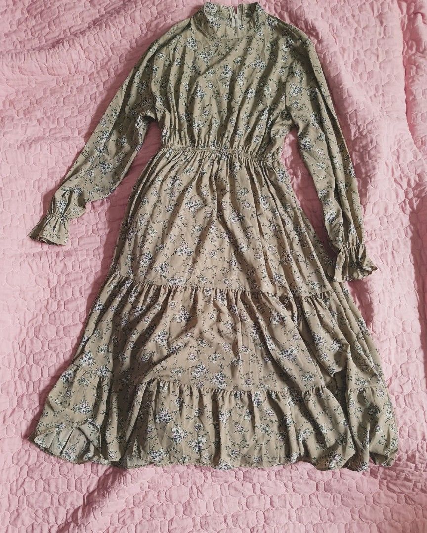 Classic floral long dress (Category: Dresses) located in Pasig City. Submitted by booksofsharpe (Listing ID 1336946190, Image 2). Description: medium to XXXL good quality good for 5 flat and up.