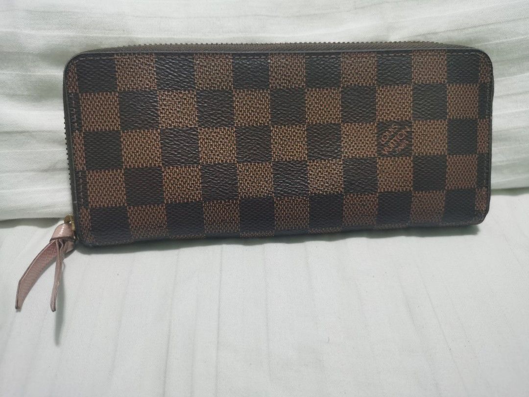 Clemence LV wallet (Category: Luxury Bags & Wallets) located in San Pedro. Submitted by premium_finds (Listing ID 1337047684, Image 1). Description: ▫️clean in & out ▫️vibrant canvas ▫️minimal signs of use only 💯 Original *Fixed price *No return policy *No bogus buyer *Only serious buyers only * SF not included/shoulder by the buyer *Msg is the 🗝 for more photos or video.