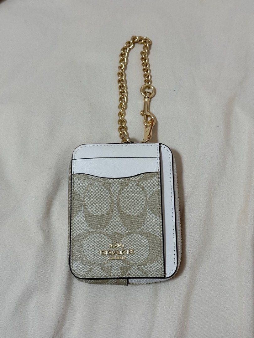Coach Zip Card Case (Category: Luxury Bags & Wallets) located in Quezon City. Submitted by beabeys (Listing ID 1337016969, Image 2). Description: From Japan.