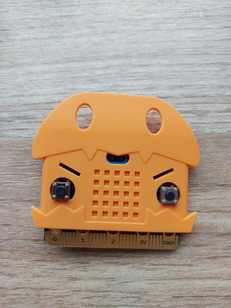 CODABLE MICROBIT WITH PROTECTOR V1.5 (Category: Other Accessories) located in Singapore. Submitted by jenga06 (Listing ID 1336928062, Image 3). Description: V1.5.