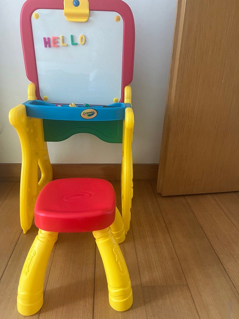 Crayola art table and stool