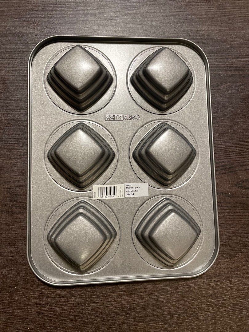 Cupcake pan (Category: Bakeware) located in Mandaluyong City. Submitted by mclldmrl (Listing ID 1336945763, Image 2). Description: 20 pcs available.
