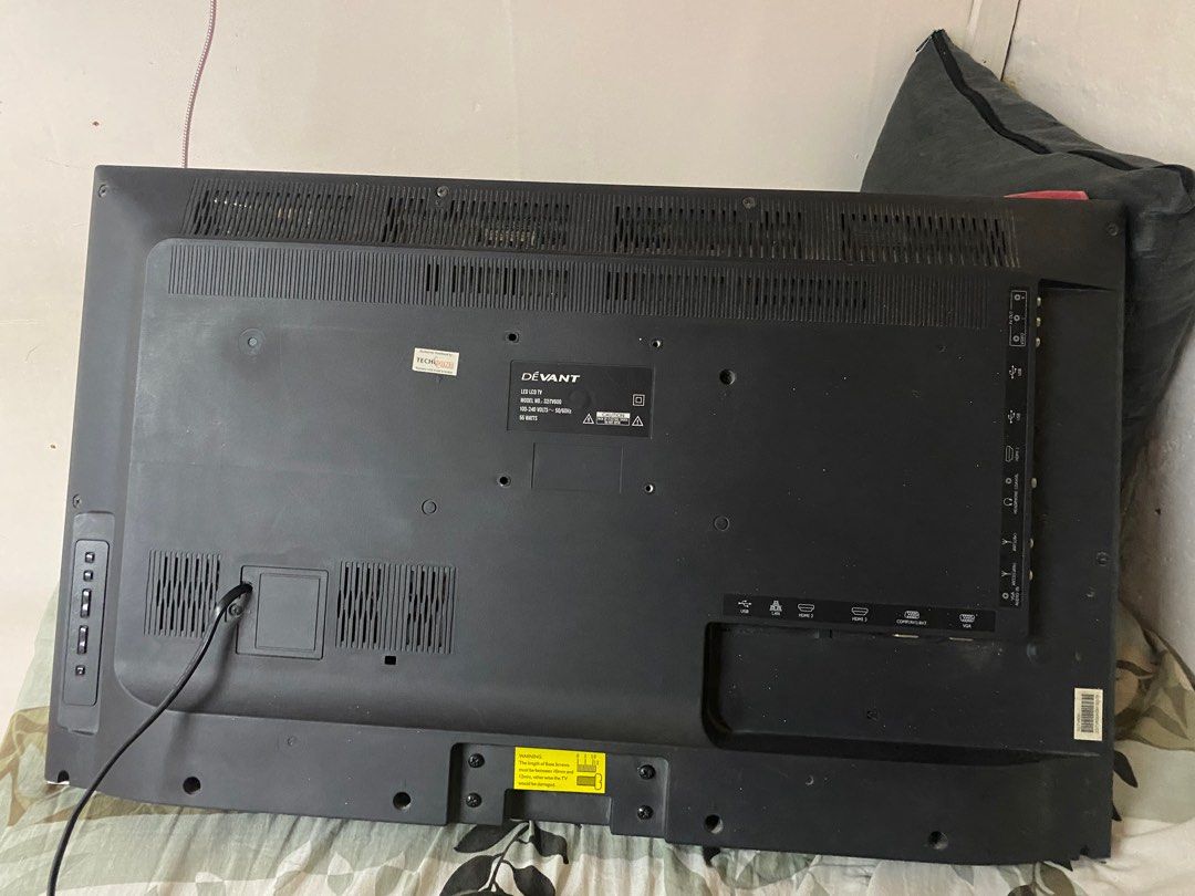 DEVANT 32 INCH TV (Category: TV) located in Manila. Submitted by byaliaa (Listing ID 1336902982, Image 2). Description: WTS LFB TV PH ONLY hello! selling our tv for only ₱3,800 working and no issues!!! -32 inch -devant - with FREE BRACKET - no remote lang pero you can use universal remote for this tv naman and may buttons din sya sa likod. ₱3,800 ONLY!!! can pick up today loc: manila PM IF INTERESTED.
