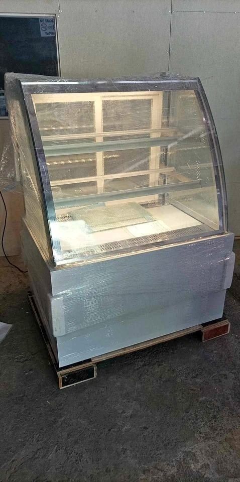 EPA-51 ARCTYPE/ FLOOR TYPE CAKE CHILLER (Category: Construction Tools & Equipment) located in Lucena. Submitted by cadshalinealmanza (Listing ID 1336936365, Image 1). Description: DIMENSIONS: Length : 900mm Width : 670mm Height : 1190mm SPECIFICATIONS: -Upgrade electric heating wire to eliminate fog -Double glazed glass to lock temperatures to prevent air leakage -3D cool air circulation system, cold circulation is more energy-saving, cooling fas
