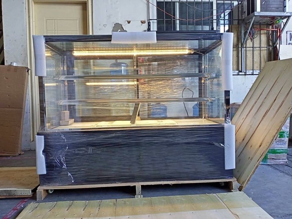 EPA-55 COMMERCIALBOX TYPE CAKE CHILLER!!!! (Category: Construction Tools & Equipment) located in Lucena. Submitted by cadshalinealmanza (Listing ID 1336932640, Image 3). Description: Dimension: -L: 117cm -H: 122cm (4ft) -W: 63cm *Upgrade electric heating wire to eliminate fog •Double glazed. glass to lock temperatures to prevent air leakage •3D cool air circulation system, cold circulation is more energy-saving Cooling faster, food is fresher and