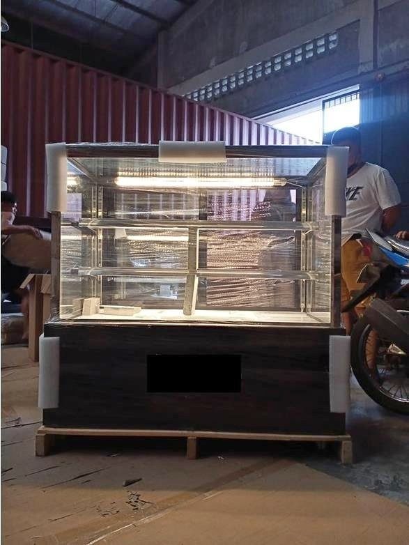 EPA-55 COMMERCIALBOX TYPE CAKE CHILLER!!!! (Category: Construction Tools & Equipment) located in Lucena. Submitted by cadshalinealmanza (Listing ID 1336932640, Image 1). Description: Dimension: -L: 117cm -H: 122cm (4ft) -W: 63cm *Upgrade electric heating wire to eliminate fog •Double glazed. glass to lock temperatures to prevent air leakage •3D cool air circulation system, cold circulation is more energy-saving Cooling faster, food is fresher and