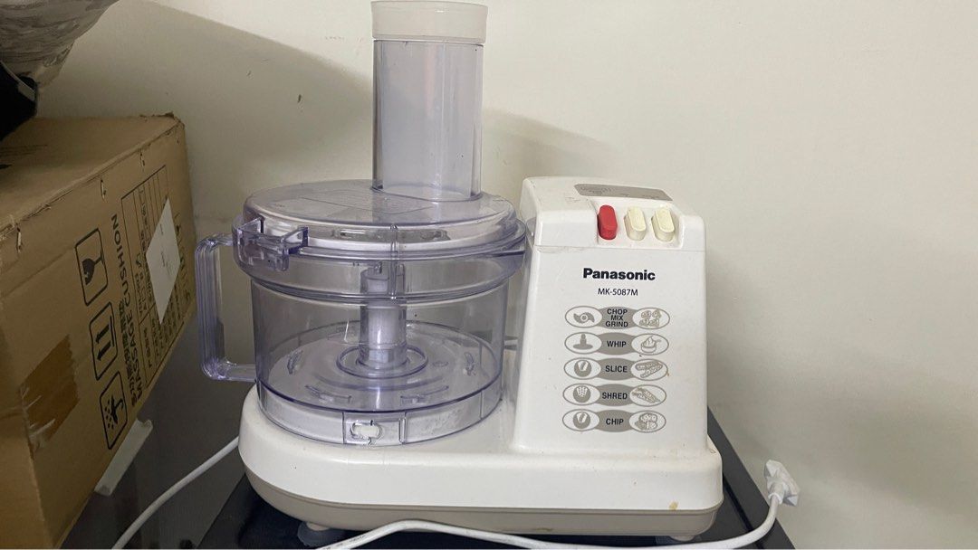 Food processor (Category: Other Kitchen Appliances) located in Kuala Lumpur. Submitted by dorsdots (Listing ID 1337054741, Image 2). Description: .