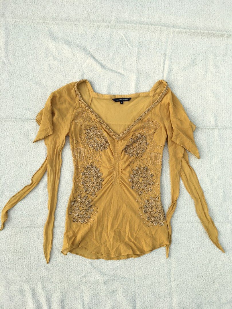 French Connection Fairy Core Embroidered Top (Category: Blouses) located in San Juan City. Submitted by poka_cutie (Listing ID 1337011966, Image 1). Description: - message for inquiries i accept offers for low price as long as its reasonable - has very minor flaw look thru pics - really cute embroidery on front is still complete .