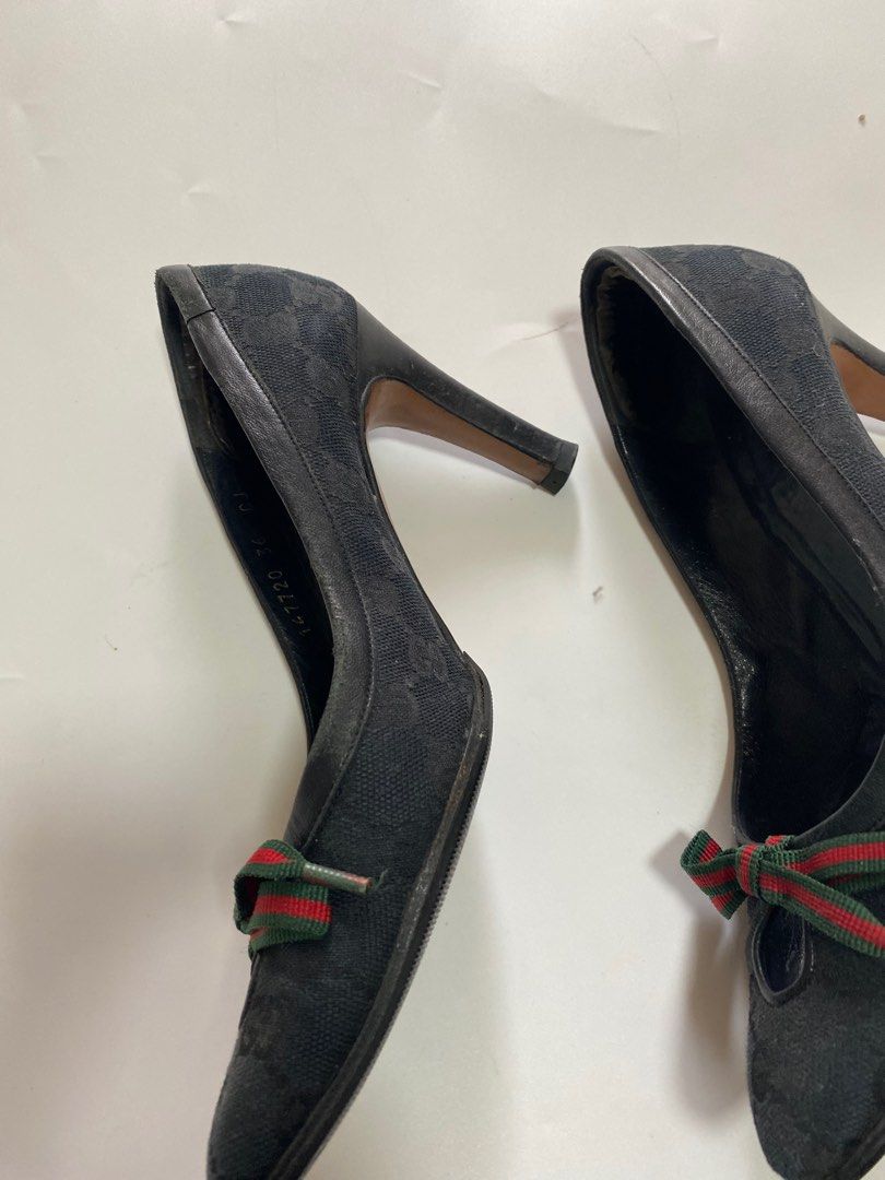 Gucci peep hole shoes with signature bow