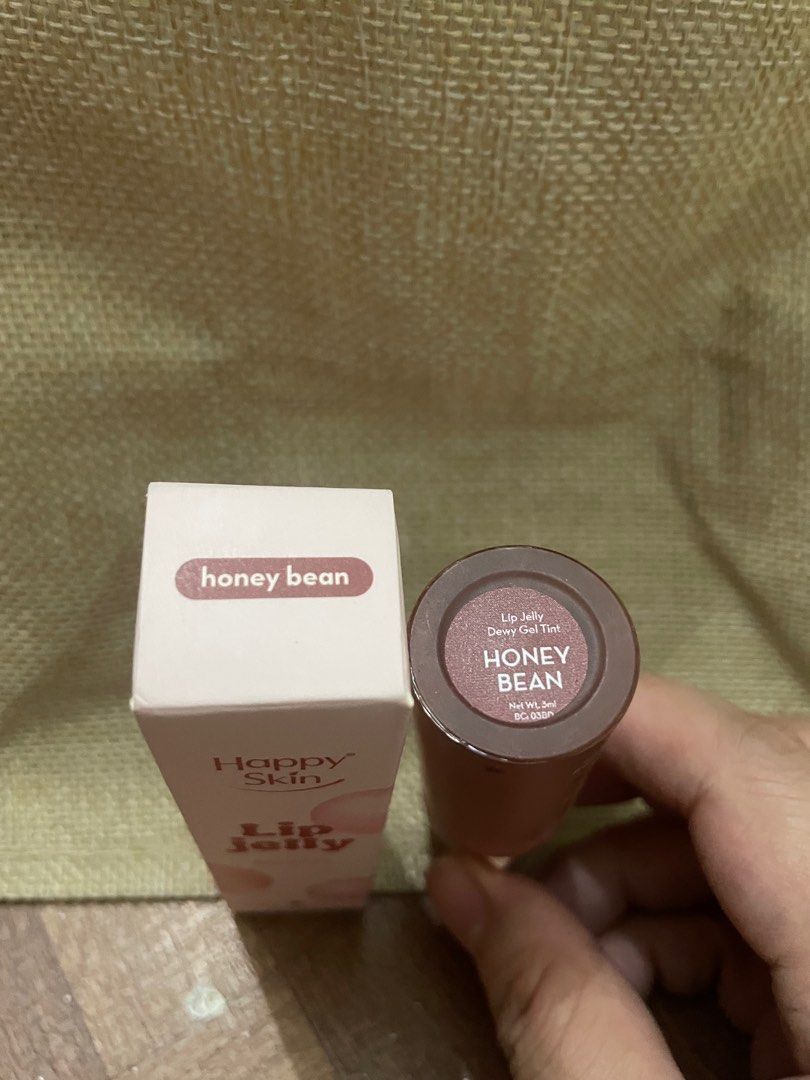 Happy Skin Lip Jelly (Category: Makeup) located in Muntinlupa City. Submitted by du_clutter_withme (Listing ID 1336946418, Image 2). Description: Happy Skin Lip Jelly Shade: Honey Bean Selling for ₱220 only Smooth and moisturizing, leaves a stain RFS: Decluttering Swatched 2-4x only .