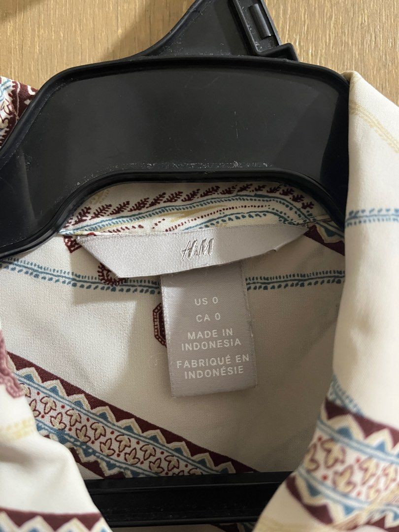 H&M brown longsleeves polo (Category: Longsleeves) located in Quezon City. Submitted by leisdeclutter (Listing ID 1336997527, Image 2). Description: XXS sized but can fit till small.