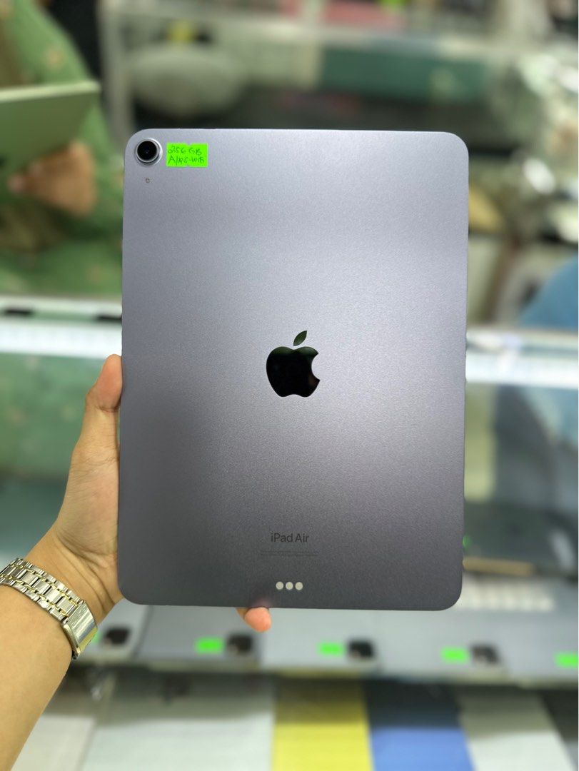 iPad Air 5 256gb WiFi Only (Category: iPad) located in San Juan City. Submitted by aynaagadgets (Listing ID 1336875688, Image 1). Description: FOR SALE | TRADE / SWAP PASS SA MGA SCAMMERS / THIRD PARTY (RFS: Buy and Sell) IPAD AIR 5 256GB WIFI ⬇️DETAILS⬇️ •256 GB (Other storage is also available) •WiFi (Other Variant is still available but price may vary) •Space Gray (Other color is also available but price may vary) •NTC Appproved🇵🇭 •99% Smoot