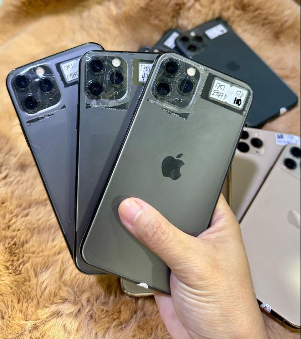 iPhone 11Pro 512gb FLASH SALE!!! ⚡️ (Category: iPhone 11 Series) located in Manila. Submitted by TekiCashGadgetsph (Listing ID 1336924473, Image 3). Description: (FU) Open-line, any sim working (worldwide) - Guaranteed original iPhone not fake/copy accessories with box Secondhand Good as new not abused! Presentable •Original Lcd • no issue hidden issues • clean apple id / iCloud id • Good batthealth • Good cam front/back • Good Performance • Work