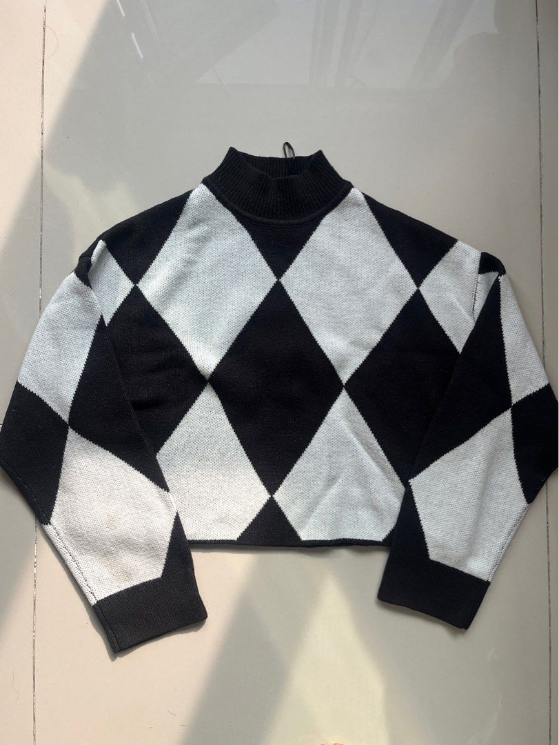 Knit Sweater (Category: Coats, Jackets and Outerwear) located in Quezon City. Submitted by declooter (Listing ID 1336873237, Image 1). Description: *Only used once mop: gcash, gotyme delivery: lalamove, j&t.