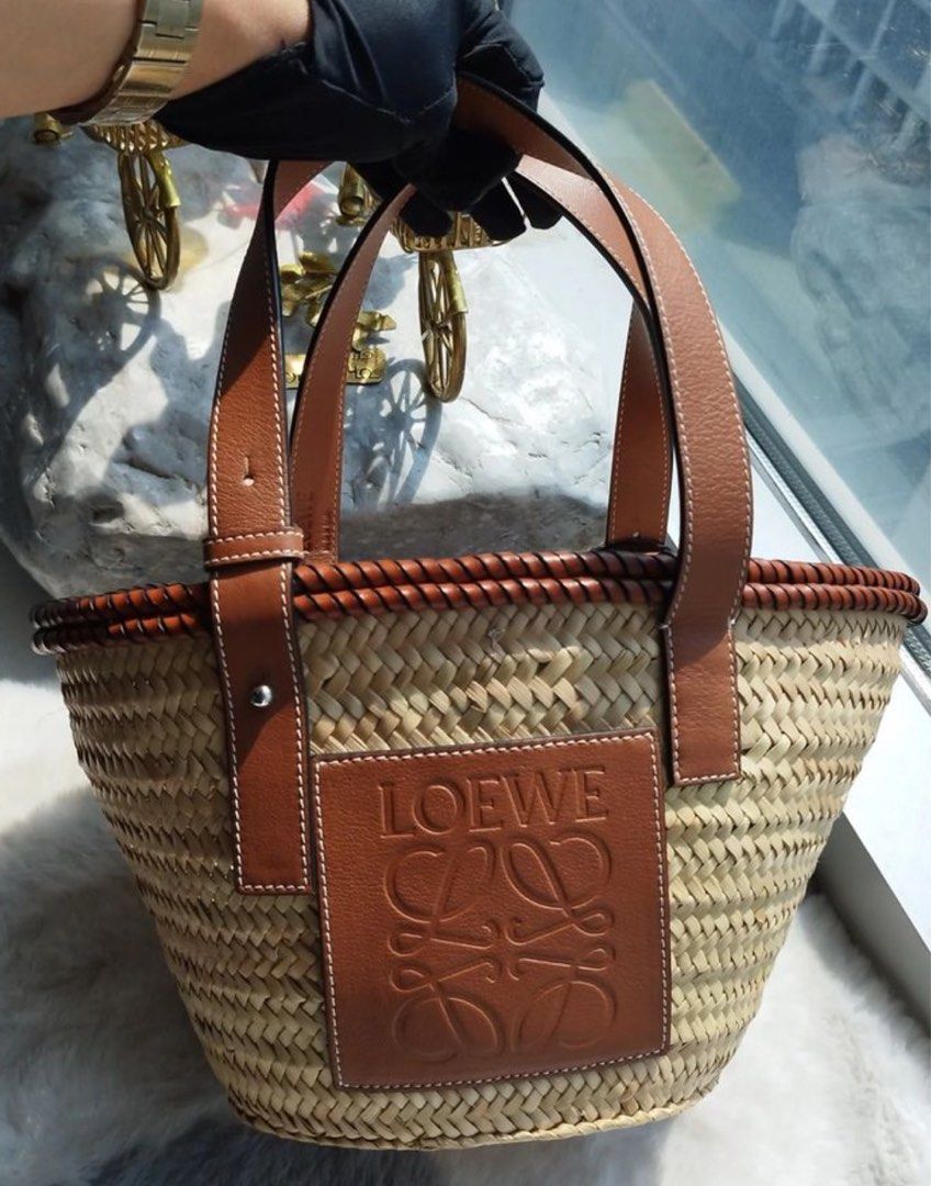Loewe basket (Category: Luxury Bags & Wallets) located in Santa Ana. Submitted by astonandariana (Listing ID 1336197293, Image 2). Description: .