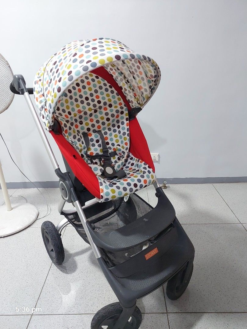 Luxury stroller (Category: Carriers & Slings) located in Cavite. Submitted by rpsilverio61699 (Listing ID 1336984033, Image 2). Description: item is in excellent condition, reversible and heavy duty up to 4yrs old.