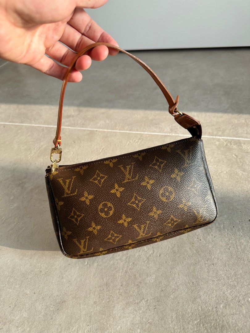 Monogram clutch shop