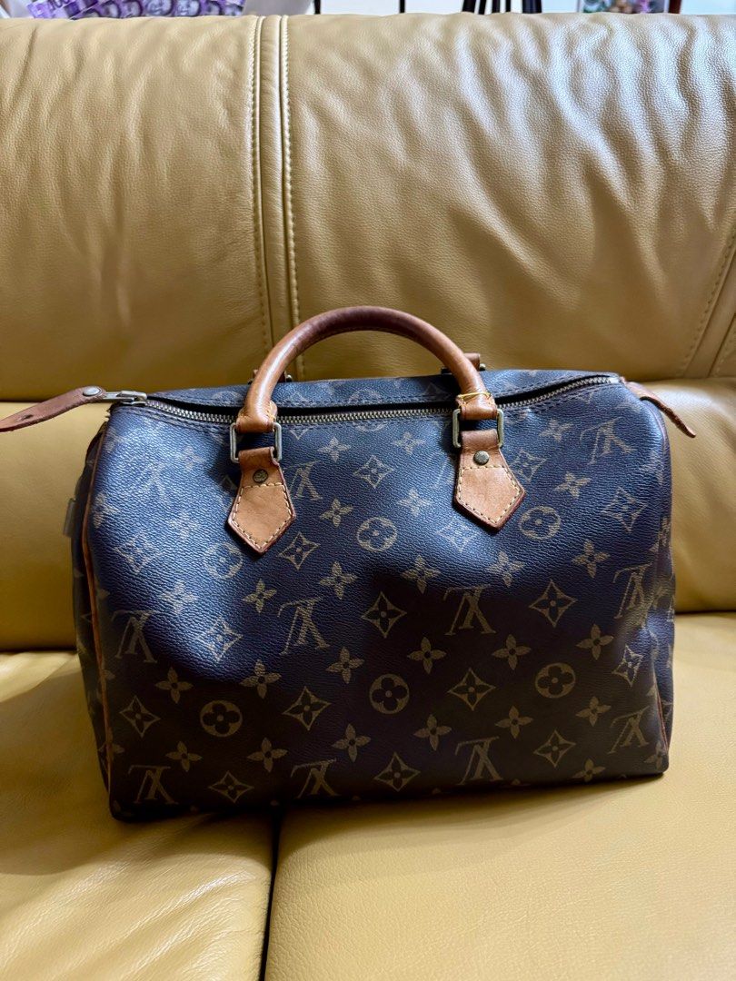 LV Monogram Speedy 30 (Category: Luxury Bags & Wallets) located in Pulilan. Submitted by sundayclothing (Listing ID 1336988625, Image 1). Description: LV Monogram Speedy 30 Used condition, coded With minimal flaws and normal signs of usage pero hindi naman nakaka affect sa bag mismo Also bought online Chance na looks legit Still negotiable Rfs: Declutering .