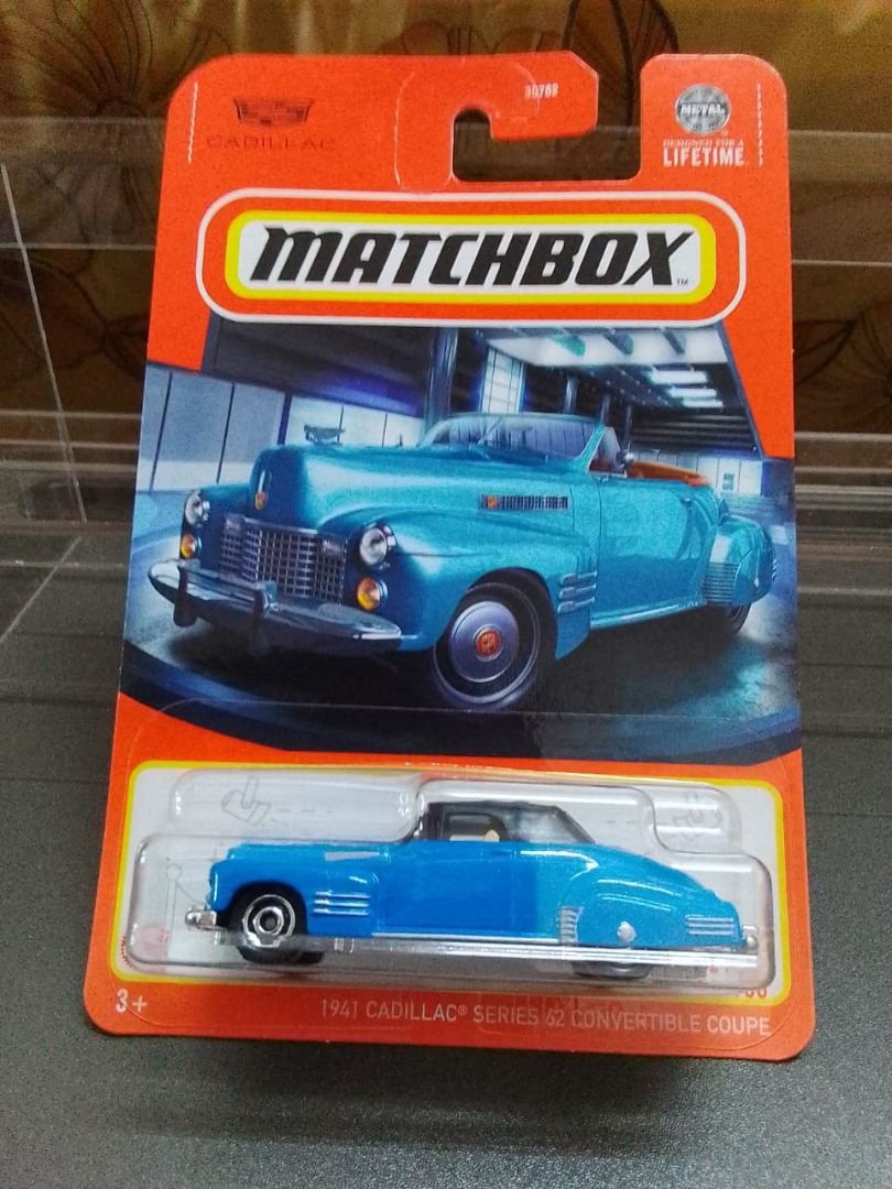 MATCHBOX 1941 CADILLAC SERIES 62 CONVERTIBLE COUPE NO18 1/64 - A Photo On