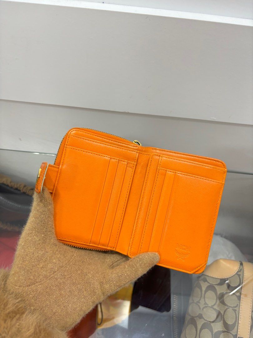 MCM Short Wallet (Category: Luxury Bags & Wallets) located in Cabanatuan. Submitted by cristalyngonzales (Listing ID 1336954088, Image 3). Description: Very good cond no major flaw .