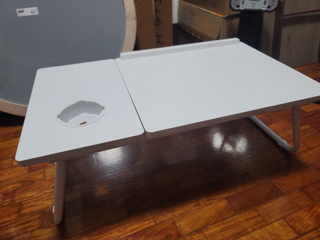 Mini folding table (Category: Desktops) located in Manila. Submitted by uys958 (Listing ID 1337030003, Image 1). Description: Suitable for bed use.