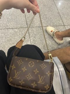 (Category: ) located in . Submitted by zoeeeeeeyyyy (Listing ID 1335678684, Image 1). Description: .