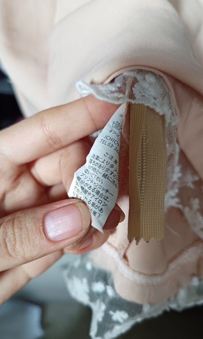 Momo Beige Jumper Shorts (Category: Shorts) located in Abulug. Submitted by lowrain22 (Listing ID 1337029518, Image 3). Description: fits S-M.