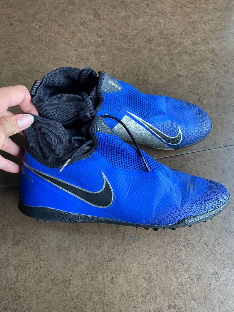 Nike React Phantom VSN Pro DF TF (Category: Sneakers) located in Pasig City. Submitted by bootsoftravel_ph (Listing ID 1336979987, Image 1). Description: Nike React Phantom VSN Pro DF TF used - Good FOR SALE No box , no sole seps Good condition Issue: used Price 1,500 size: EU 42 / UK 8 / US 9 Guaranteed 100% Legit 💯 We ship nationwide 🚚.