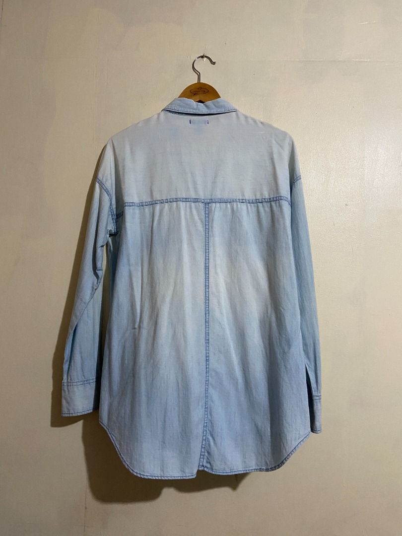 OLD NAVY LIGHT DENIM BUTTON DOWN LONG SLEEVES (Category: Blouses) located in Quezon City. Submitted by addeclutter (Listing ID 1336958249, Image 3). Description: Long sleeves.
