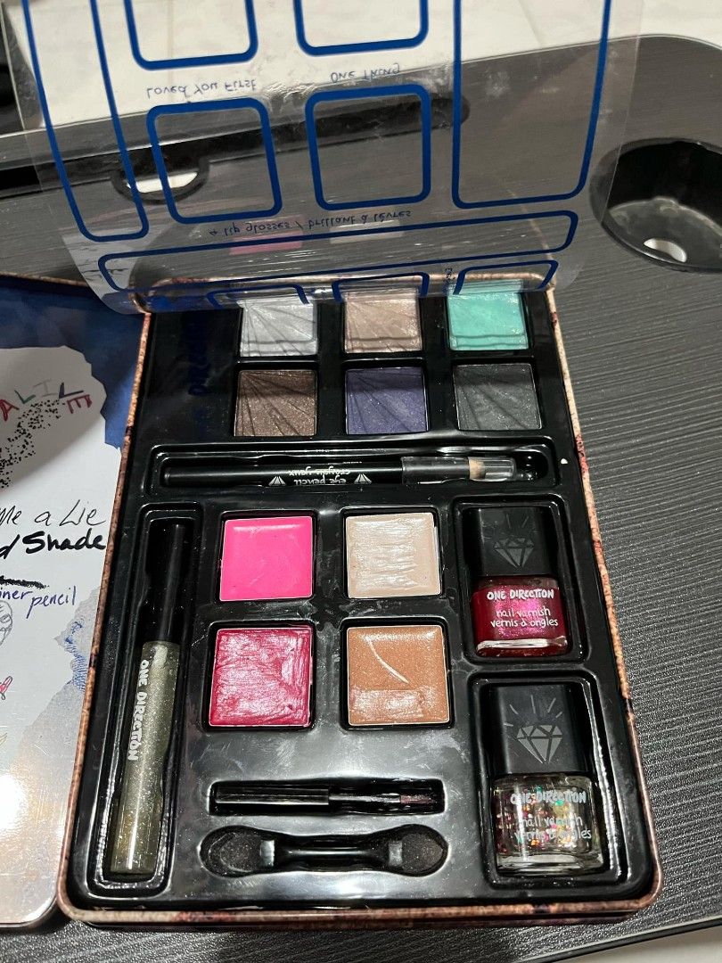 One Direction Make Up Kit (Zayn Malik Limited Edition) (Category: Makeup) located in Santo Tomas. Submitted by knathrift (Listing ID 1336987068, Image 3). Description: Rfs: Decluttering Note: This was well used, especially the lipstick. It is advised to buy this as a collection ONLY. There are signs of being stored for some time. Please manage your expectations. Mode of Payment: [GCash + Shipping Fee] Mode of Delivery: [J&T].