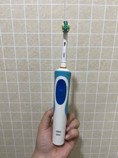 ORAL B Electric Toothbrush