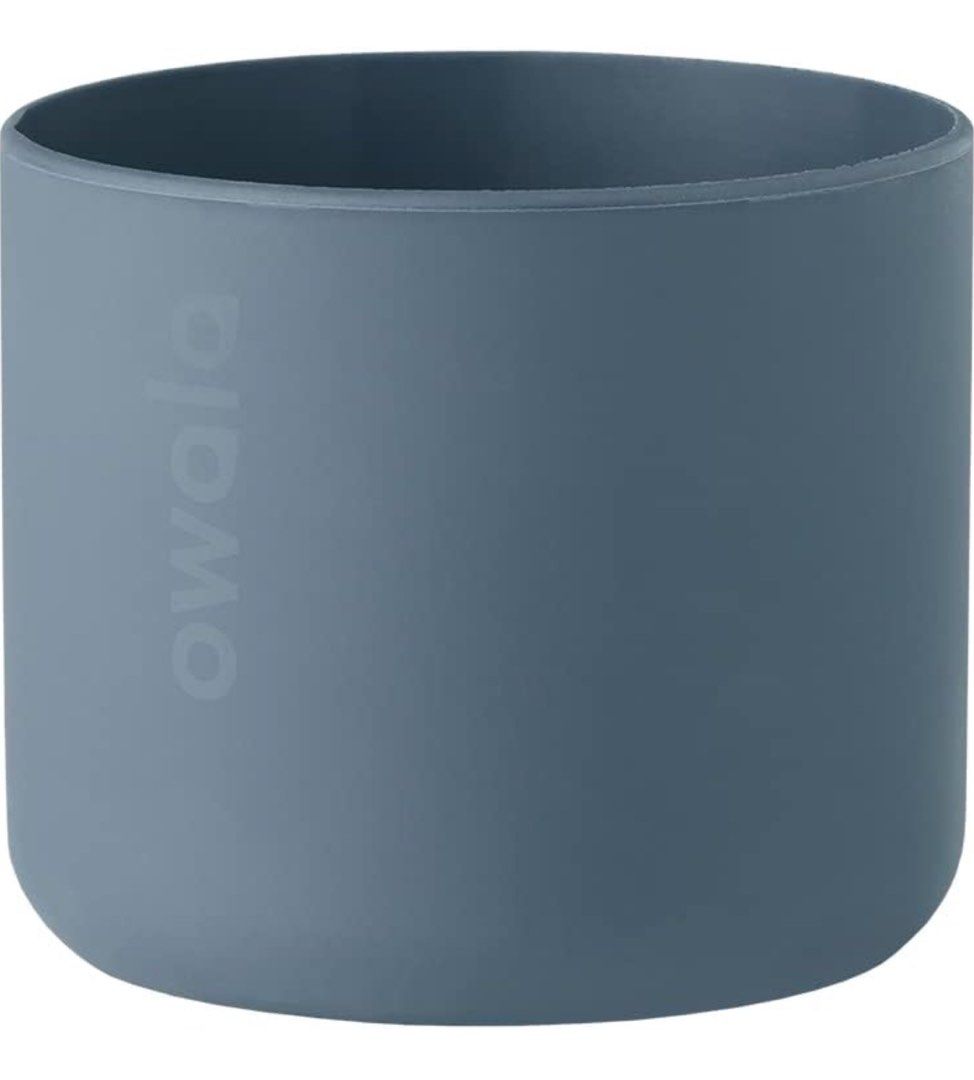 Original Owala Bottle Boot 24oz in Blue (Category: Water Bottles & Tumblers) located in Pasig City. Submitted by prelovedbymrg (Listing ID 1297431251, Image 1). Description: ON HAND Dents and scratches? A thing of the past. No more worrying about dropping your bottle or placing it down too hard. This silicone cover acts like a phone case for your Owala Bottle—protecting it from damage and keeping it looking good as new. With an assortment of colo
