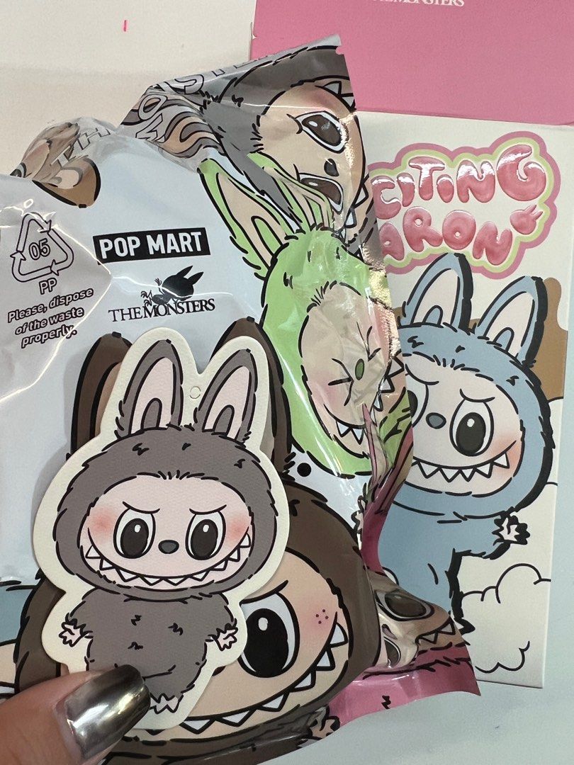 POP MART labubu一代-芝麻豆豆, 興趣及遊戲, 玩具& 遊戲類