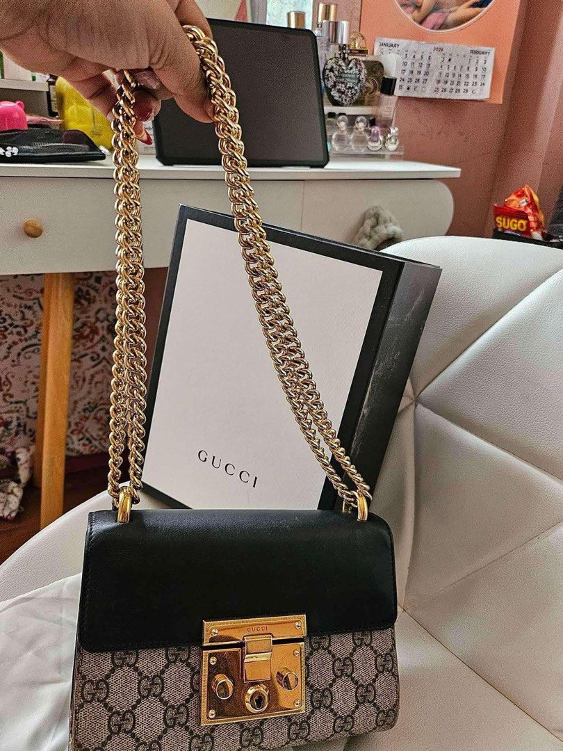 Pre loved Gucci small shoulder bag