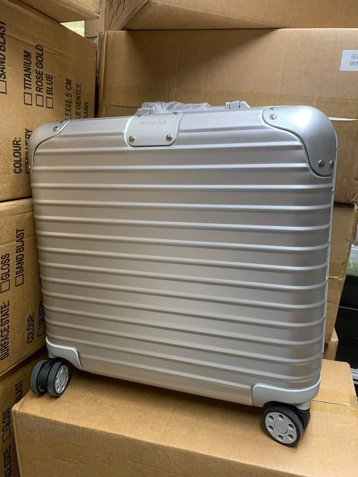 Rimowa topas titanium business multiwheel clearance