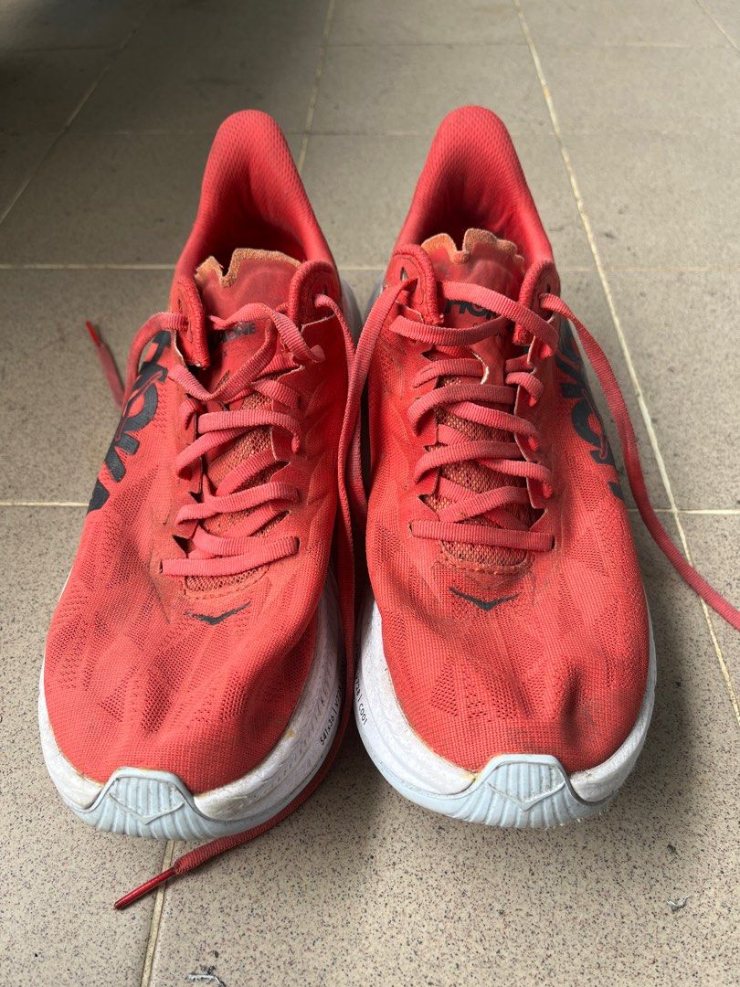 Running shoes Hoka One One Carbon X Fiesta, Olah Raga, Baju