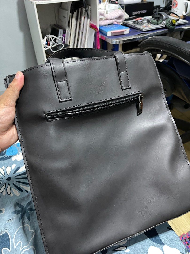 Shigetsu Leather Tote Bag (Category: Luxury Bags & Wallets) located in San Mateo. Submitted by _notjp (Listing ID 1336989920, Image 2). Description: Selling this Shigetsu hand/shoulder Bag Bag is in good condition and used it twice Rfs : Still prefer in using a backpack since my lappy is kinda heavy.