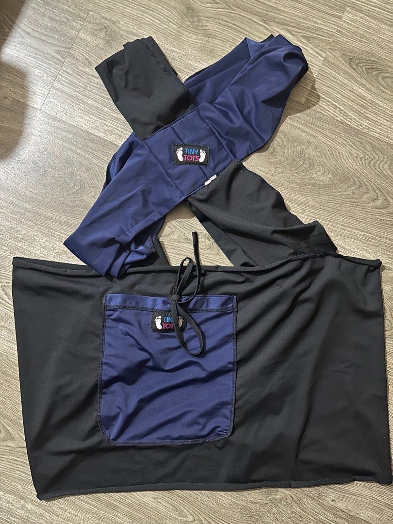 Tiny Tots Sling carrier Black and Blue (Category: Carriers & Slings) located in Lipa City. Submitted by jnlxv87 (Listing ID 1337002096, Image 3). Description: .