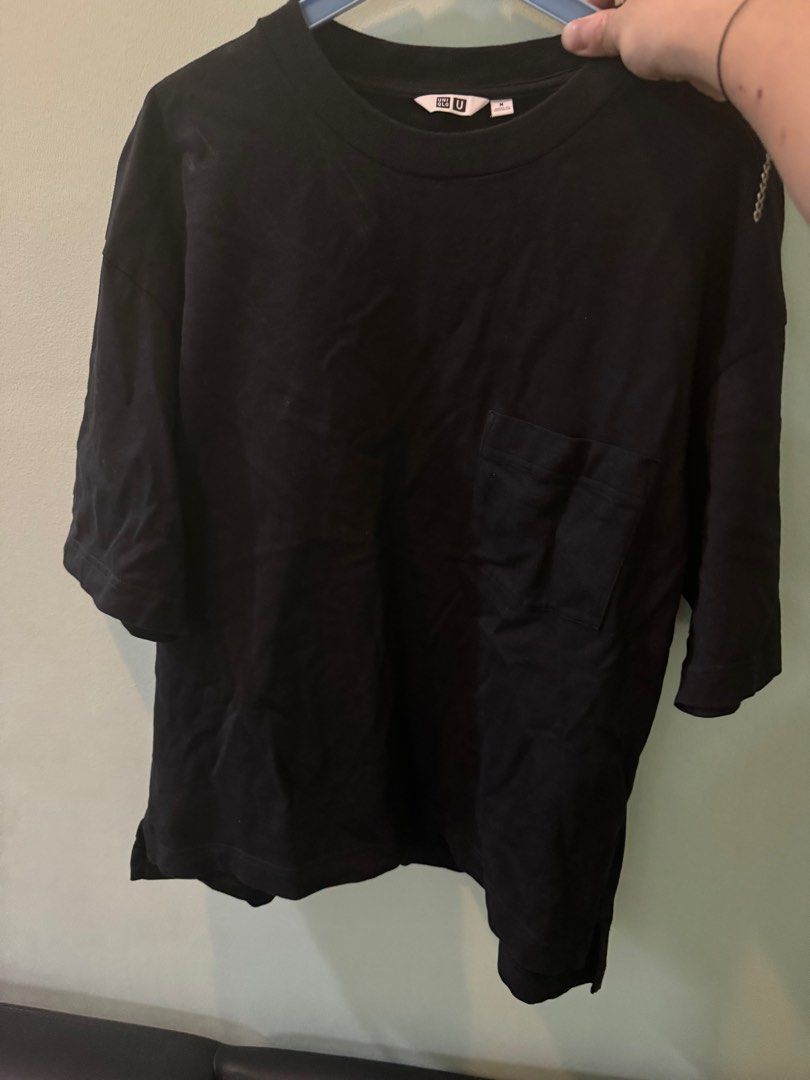 UNIQLO BLACK BAGGY TOP (Category: Tshirts & Polo Shirts ) located in Quezon City. Submitted by biebster (Listing ID 1336896483, Image 1). Description: Slightly used only Rfs: not my size.