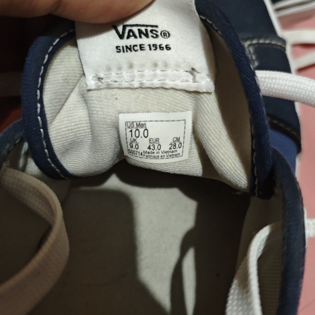 Vans filmore decon (Category: Sneakers) located in Caloocan City. Submitted by vintageanj (Listing ID 1337033404, Image 3). Description: Vans filmore secon Size 10 US Euro 43 Almost new condition no heel drag no sole separation Mode of Payment Gcash For delivery J&T Express.