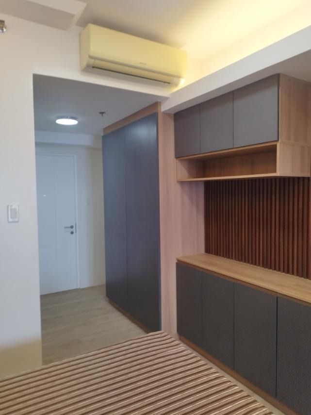 Wind Residences 1 bedroom for sale (Category: Apartments & Condos) located in Manila. Submitted by johnnathanbmc (Listing ID 1336892749, Image 3). Description: Sellling my like new and perfectly decorated and filled 1 bedroom condo facing taal. 32 sqm and ready for occupancy. .