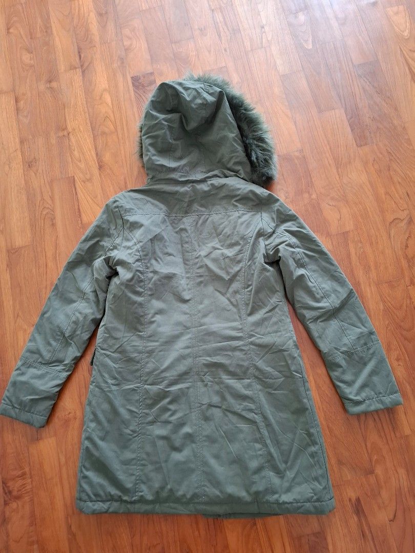 Winter Jacket (Category: Coats, Jackets and Outerwear) located in Singapore. Submitted by beginnew (Listing ID 1336879873, Image 2). Description: suitable for teenager slim fit..