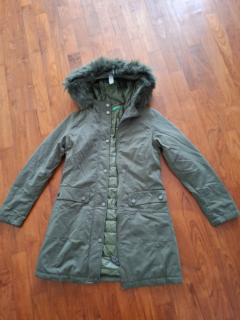 Winter Jacket (Category: Coats, Jackets and Outerwear) located in Singapore. Submitted by beginnew (Listing ID 1336879873, Image 1). Description: suitable for teenager slim fit..