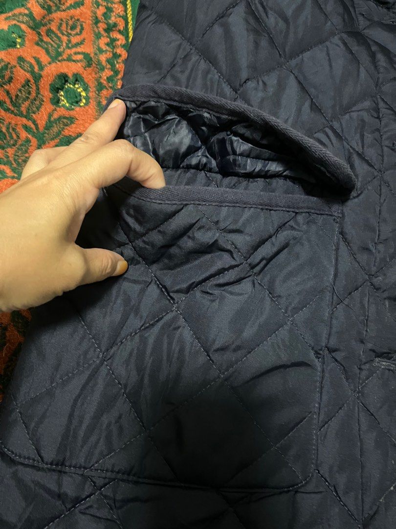 Winter Jacket (Category: Coats, Jackets and Outerwear) located in Singapore. Submitted by gloriousjee (Listing ID 1337013452, Image 4). Description: .
