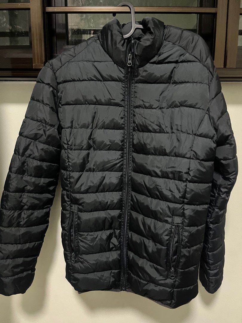 Winter Jacket (Category: Coats, Jackets and Outerwear) located in Singapore. Submitted by gloriousjee (Listing ID 1337017443, Image 1). Description: .